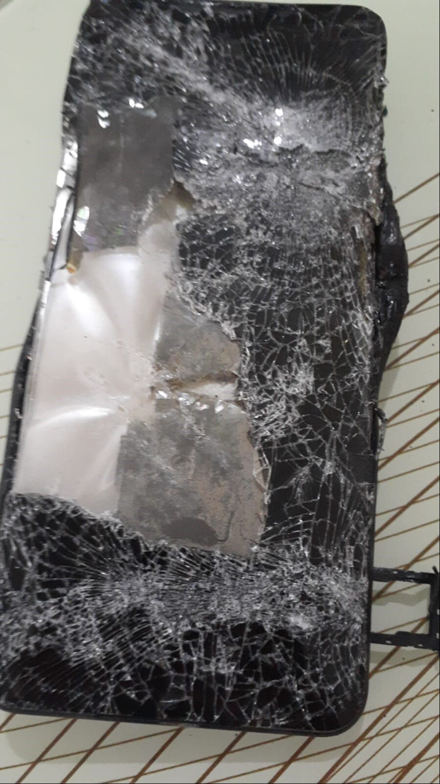 Bircan Yaşa'yı bir telefonla dımdızlak bıraktılar... Günlerdir ağlayan kadının başına gelenler şoke etti - 3. Resim