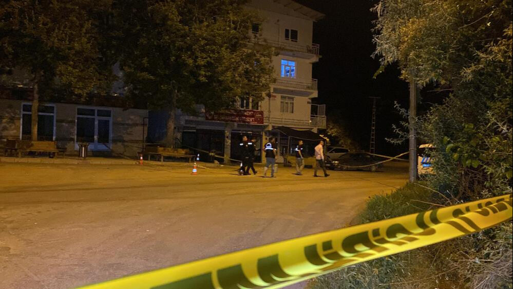 Elazığ'da dehşet! Husumetlilerine pompalı tüfekle kurşun yağdırdılar: Çok sayıda yaralı var - 1. Resim