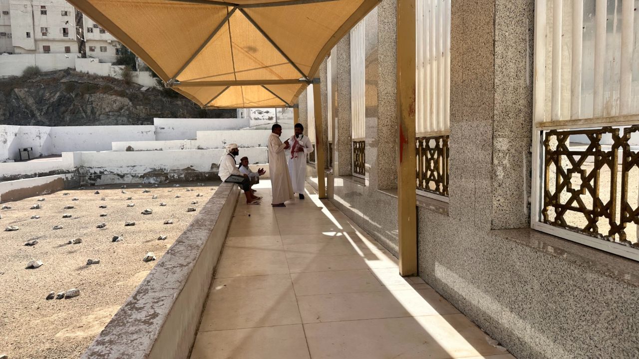 Gözyaşları dualara karıştı! Hacı adayları Cennetü’l-Muallâ’da Gözyaşları dualara karıştı! Hacı adayları Cennetü’l-Muallâ’da