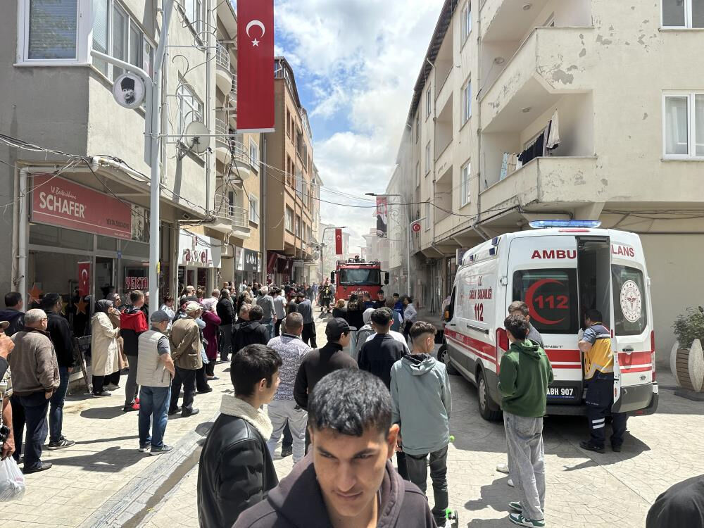 Tekirdağ'da yangın paniği! Bir aile hastanelik oldu Tekirdağ'da yangın paniği! Bir aile hastanelik oldu - 2. Resim