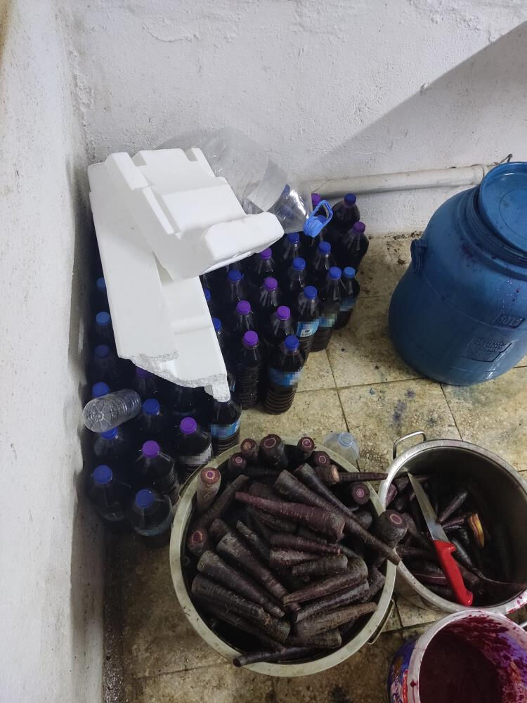 Tuvalet ile üretim alanı iç içe! Vatandaşa içireceklerdi... İşletme mühürlendi - 1. Resim