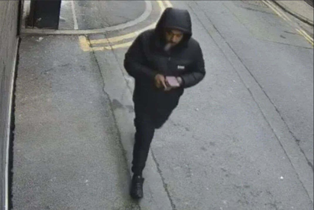 Yol ortasında can pazarı! 3 yaşındaki kızı metrelerce savurdu, hiçbir şey olmamış gibi devam etti - 2. Resim