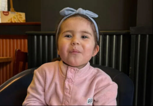 Yol ortasında can pazarı! 3 yaşındaki kızı metrelerce savurdu, hiçbir şey olmamış gibi devam etti - 1. Resim