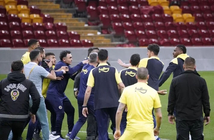 'Zorla getirme' kararı verilmişti! Fenerbahçeli futbolcular adliyede - 4. Resim