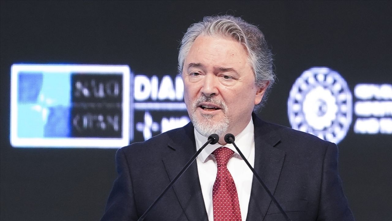 Basat Öztürk'e yeni görev! Türkiye'nin NATO Daimi Temsilciliği'ne atandı Basat Öztürk'e yeni görev! Türkiye'nin NATO Daimi Temsilciliği'ne atandı