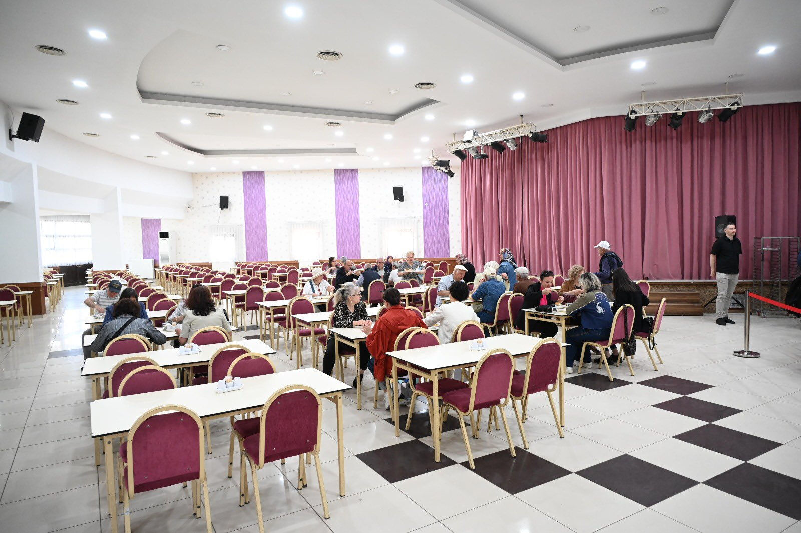 Belediyeden sürpriz adım! Şehirdeki ikinci Kent Lokantası'nı açtılar, 4 kap yemek 95 lira - 2. Resim