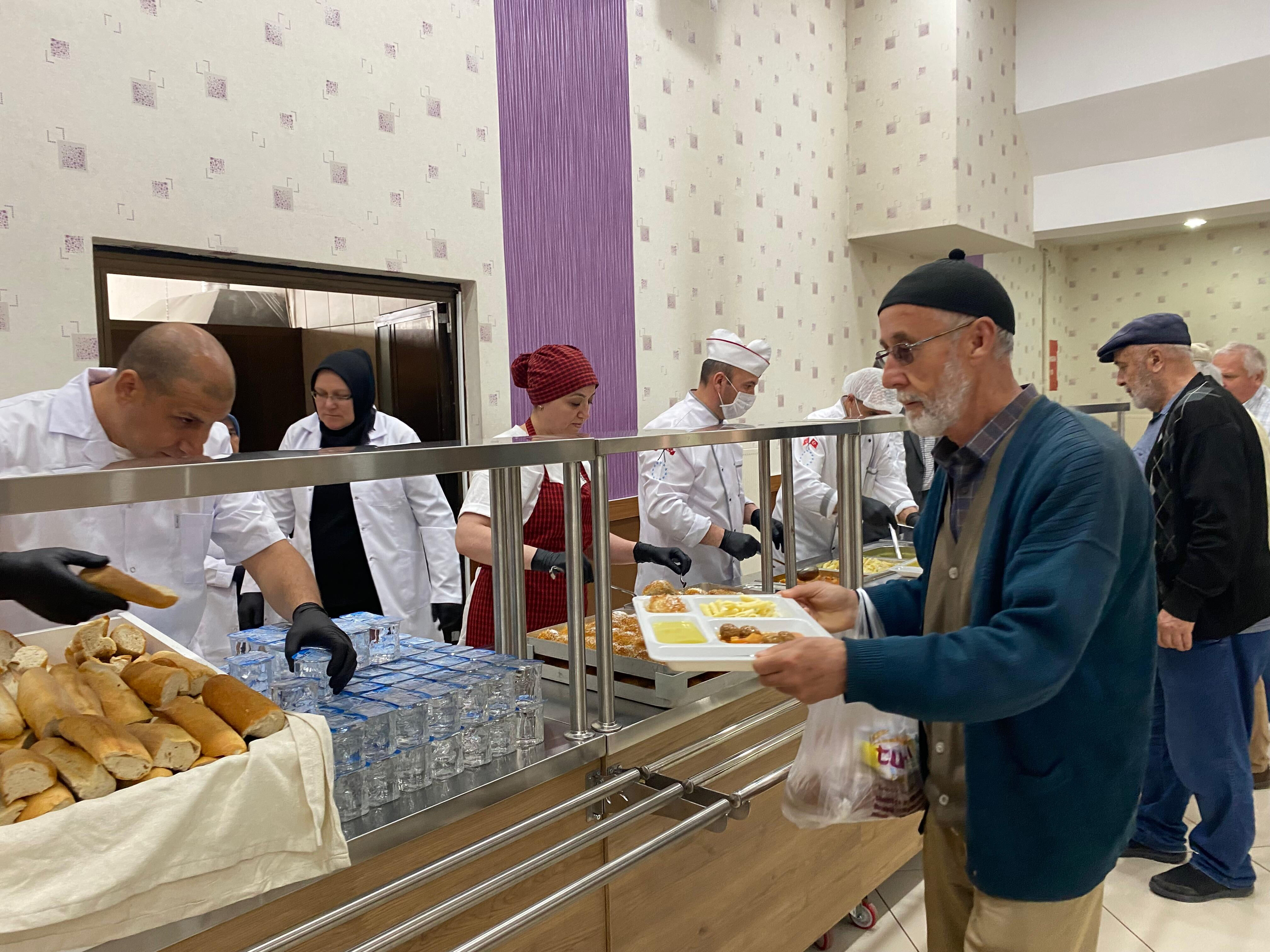 Belediyeden sürpriz adım! Şehirdeki ikinci Kent Lokantası'nı açtılar, 4 kap yemek 95 lira - 4. Resim