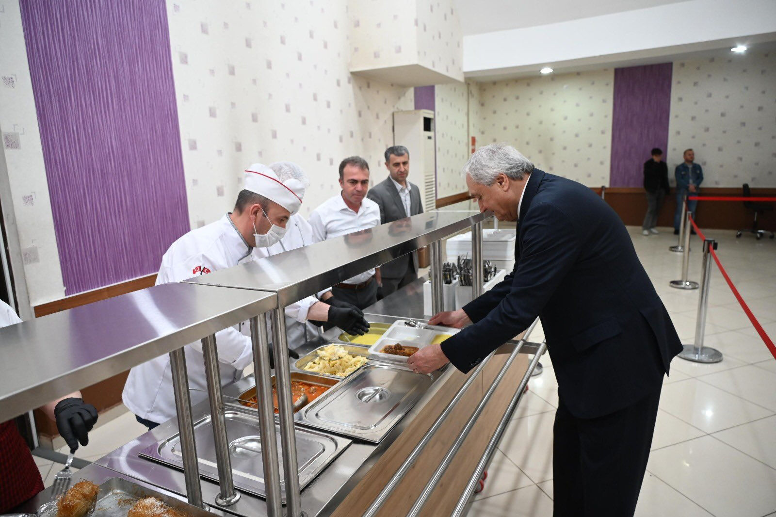 Belediyeden sürpriz adım! Şehirdeki ikinci Kent Lokantası'nı açtılar, 4 kap yemek 95 lira - 1. Resim