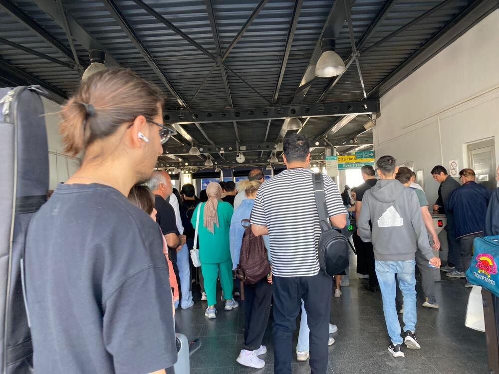 CHP'li İzmir Belediyesi'nde binlerce işçi greve gitti! Kentte hayat durdu, otobüsler bile çalışmıyor - 7. Resim