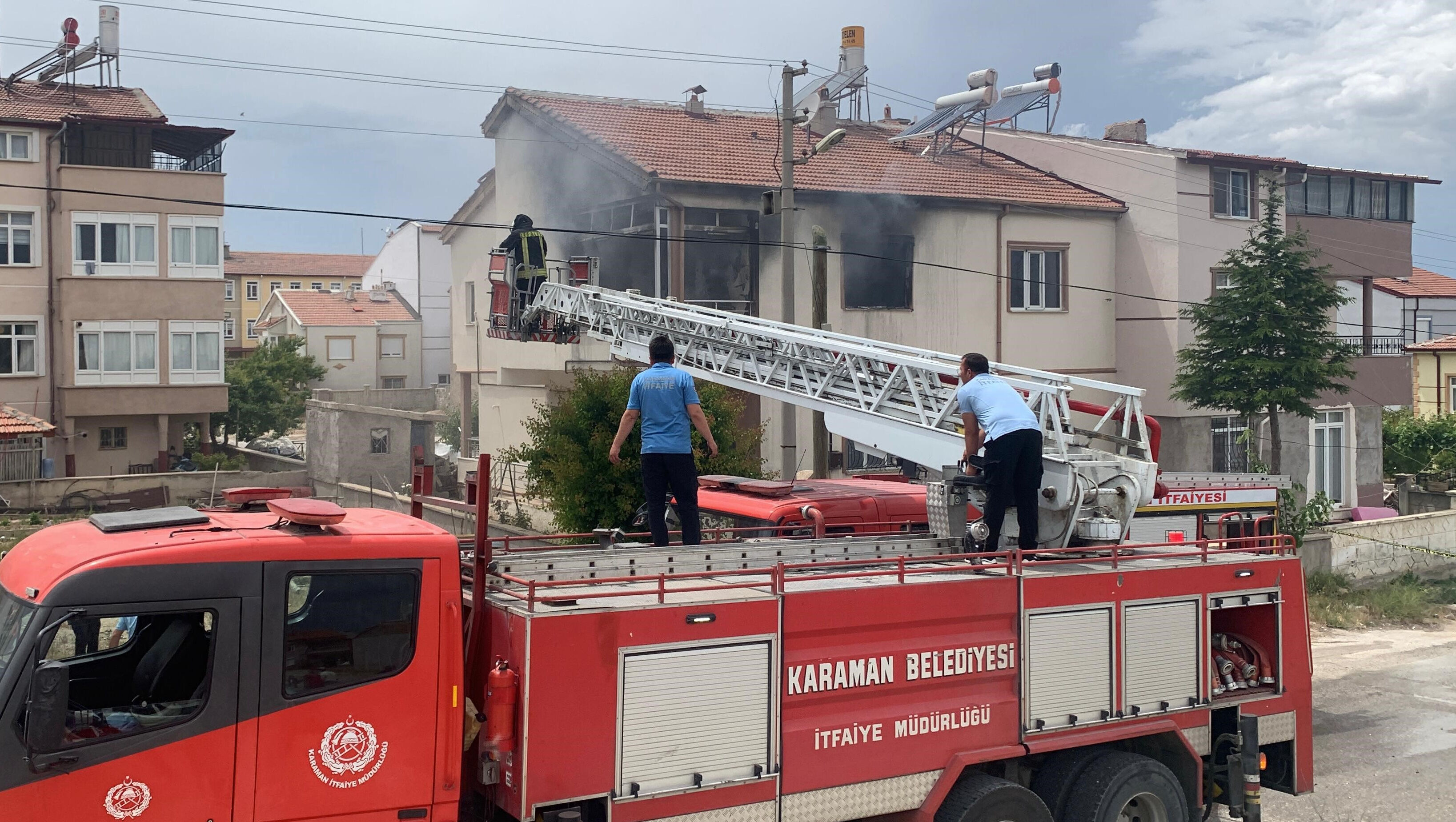 Eski eşiyle kavga etti, evi ateşe verdi! Arkasına bakmadan gitti - 2. Resim