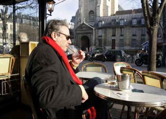 Fransa'da sigara içenleri üzecek haber! Açık alanlarda da içilemeyecek.. - 1. Resim