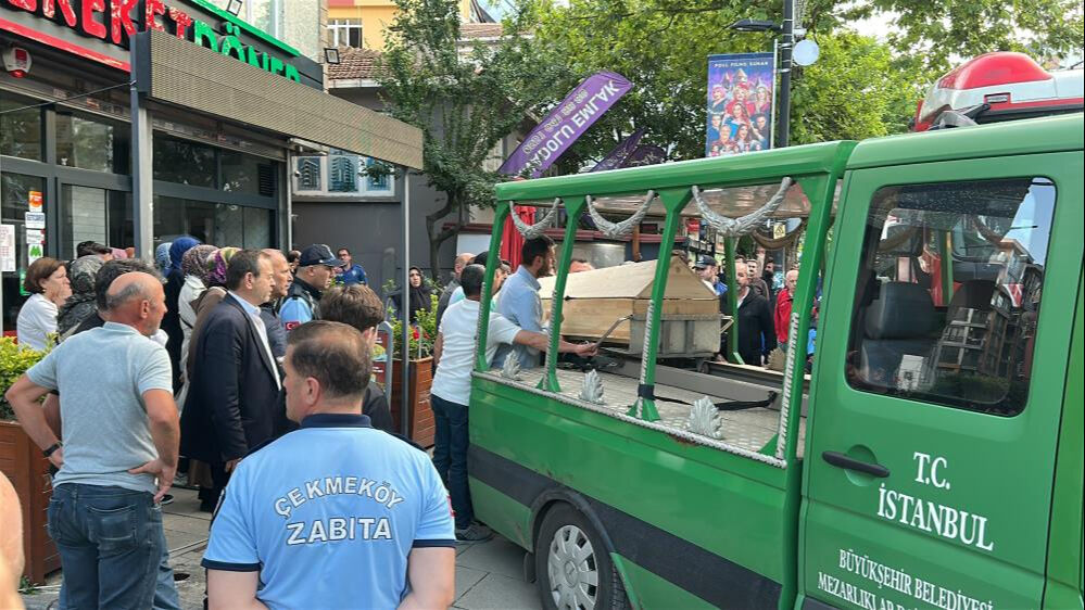İstanbul'da apartman yangını: Yaşlı kadın içeriden çıkamadı - 2. Resim
