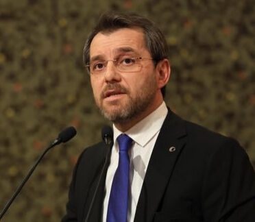 İstanbul'un fethi için yürüyeceklerdi! İBB'nin afiş ve sloganı tepki topladı - 2. Resim