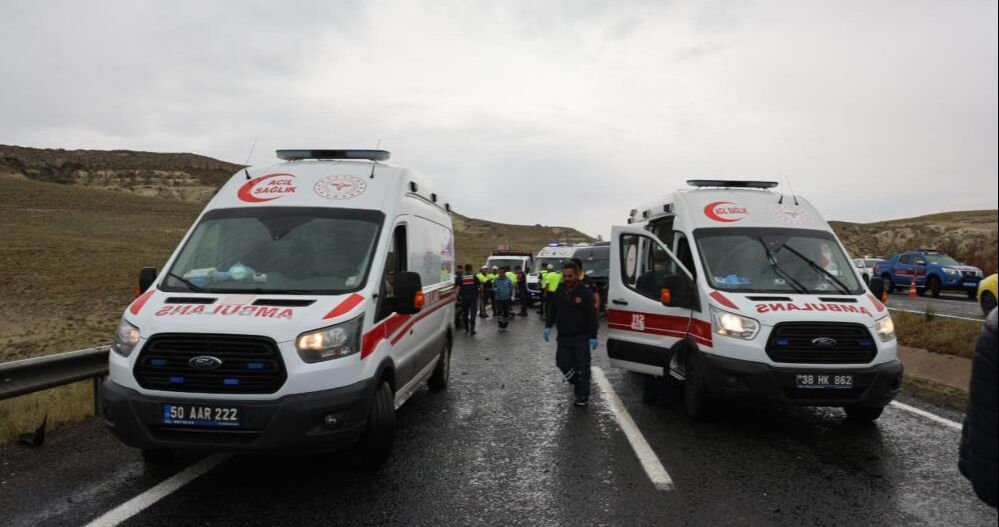 Kaygan yol felaketi getirdi: Zincirleme kazada çok sayıda yaralı var - 2. Resim
