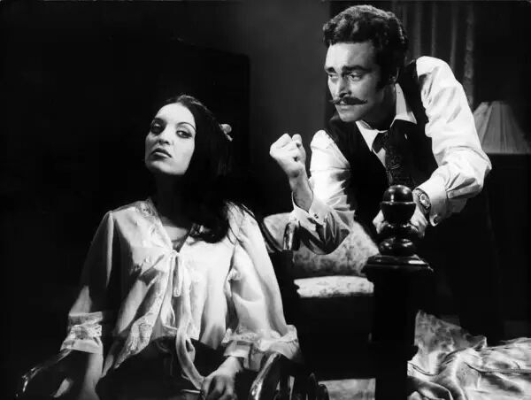 Oyuncu Devlet Devrim'e veda!