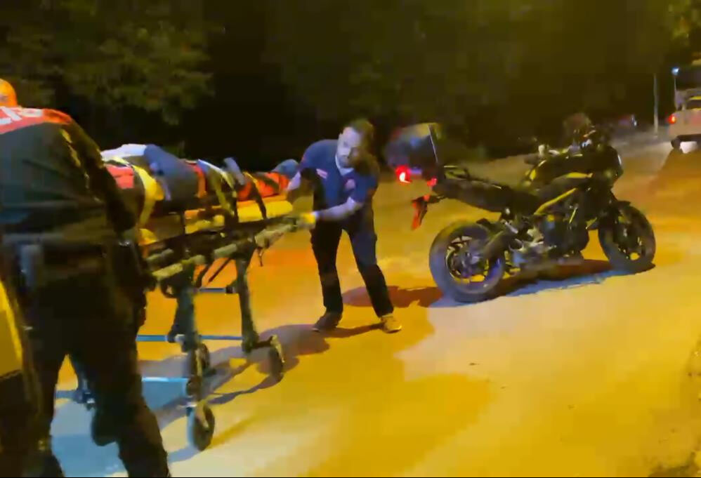 Polisler neye uğradığını şaşırdı! Kavga ihbarına gitmişlerdi, k&ouml;pek saldırdı: 2 yaralı - 1. Resim