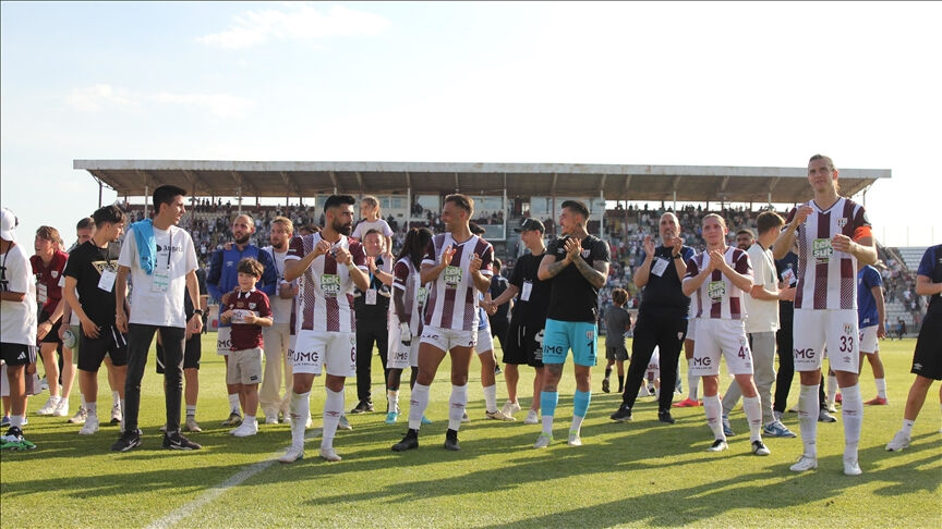 S&uuml;per Lige &ccedil;ıkacak son takım belli oluyor: Fatih Karag&uuml;mr&uuml;k Bandırmaspor ma&ccedil;ı saat ka&ccedil;ta, hangi kanalda? - 3. Resim