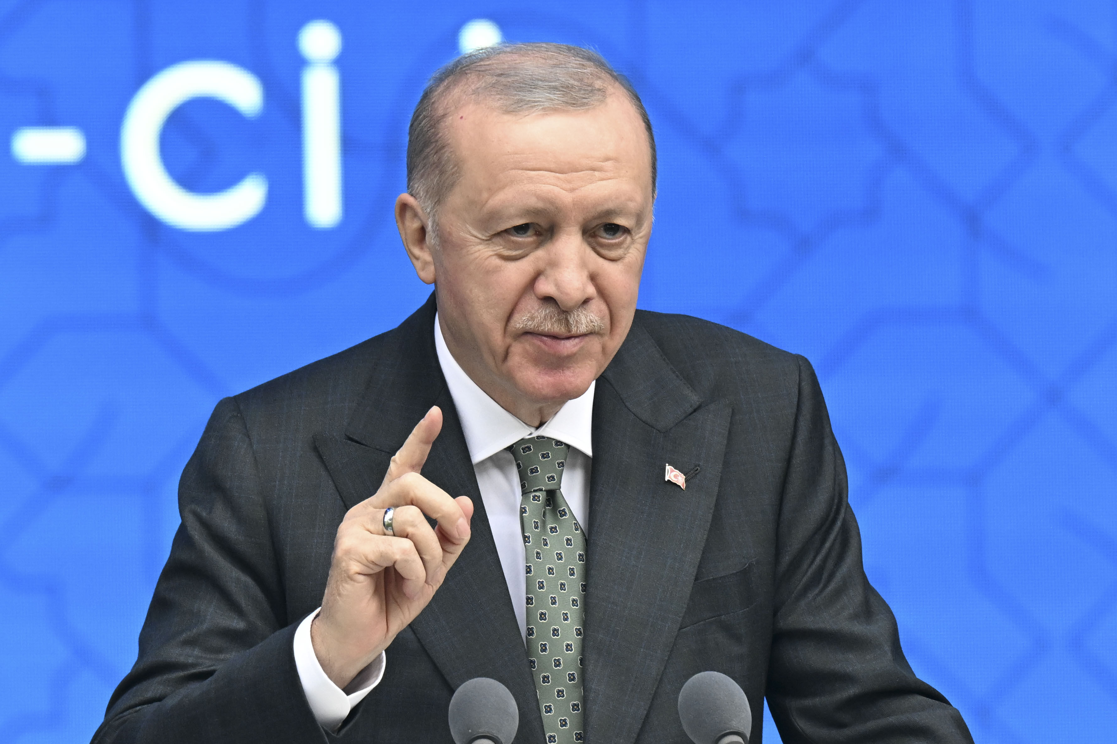 Terör örgütü PKK silah bırakmaya başladı mı? Cumhurbaşkanı Erdoğan: Alınan kararların uygulamasını takip ediyoruz - 1. Resim