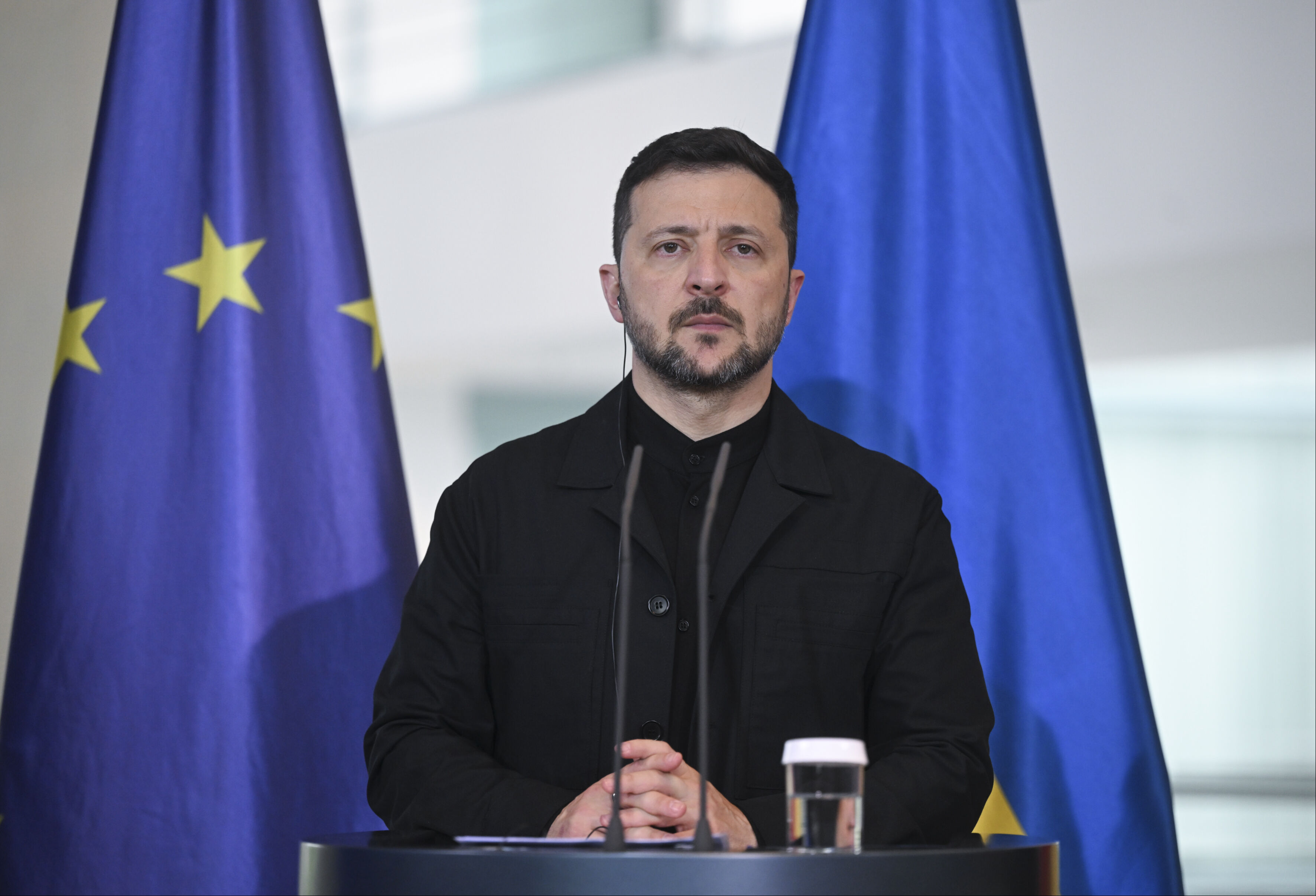 Trump'la görüşmesinde bile giymemişti! Zelenskiy, Almanya'ya takım elbiseyle geldi - 2. Resim