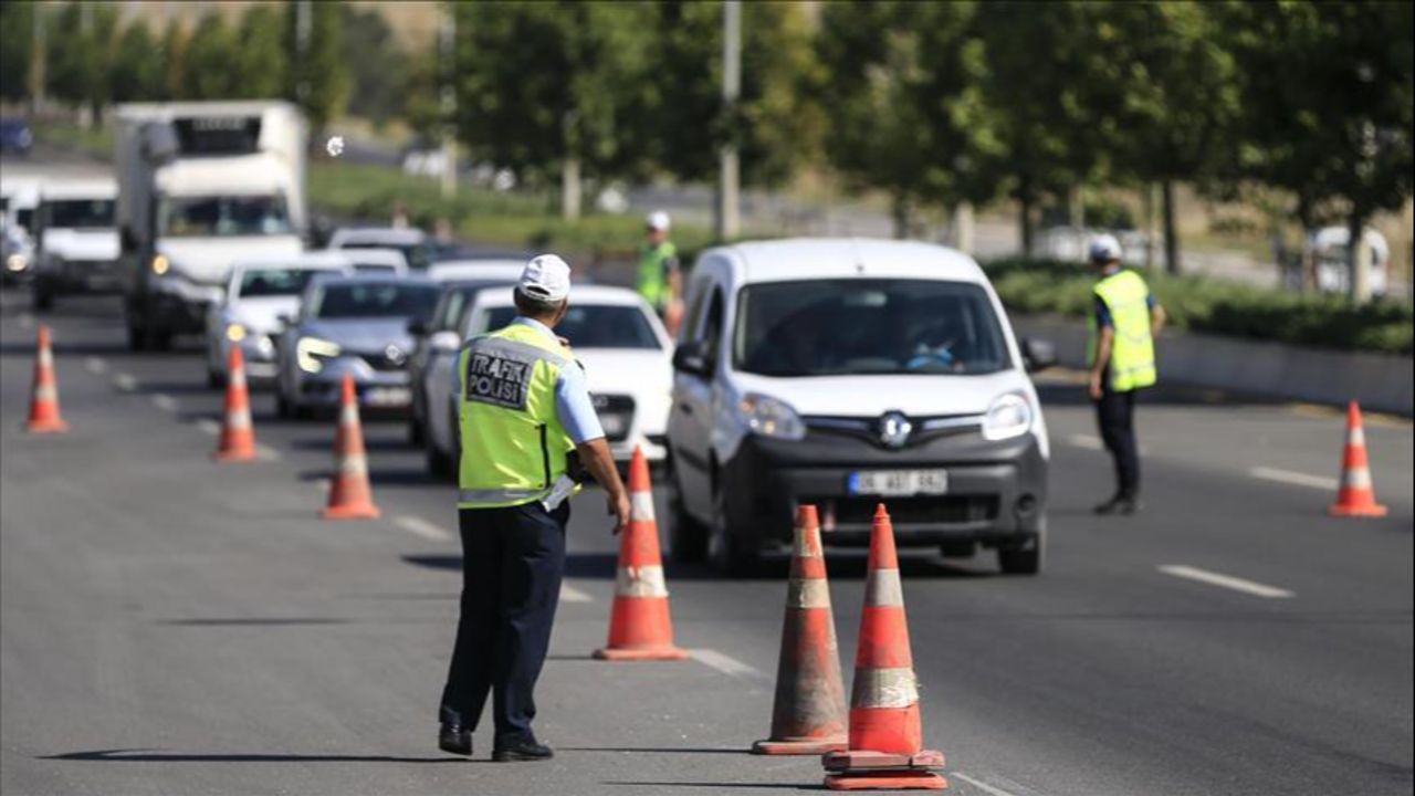 Yeni trafik cezaları listesi 2025! Ücretler belli oldu Yeni trafik cezaları listesi 2025! Ücretler belli oldu
