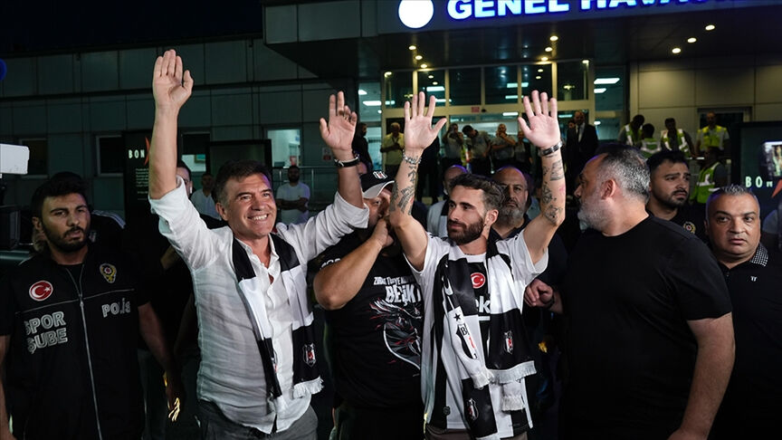 Ancak formasını alırlar! Serdal Adalı'dan Galatasaray ve Rafa Silva iddialarına cevap Ancak formasını alırlar! Serdal Adalı'dan Galatasaray ve Rafa Silva iddialarına cevap - 2. Resim