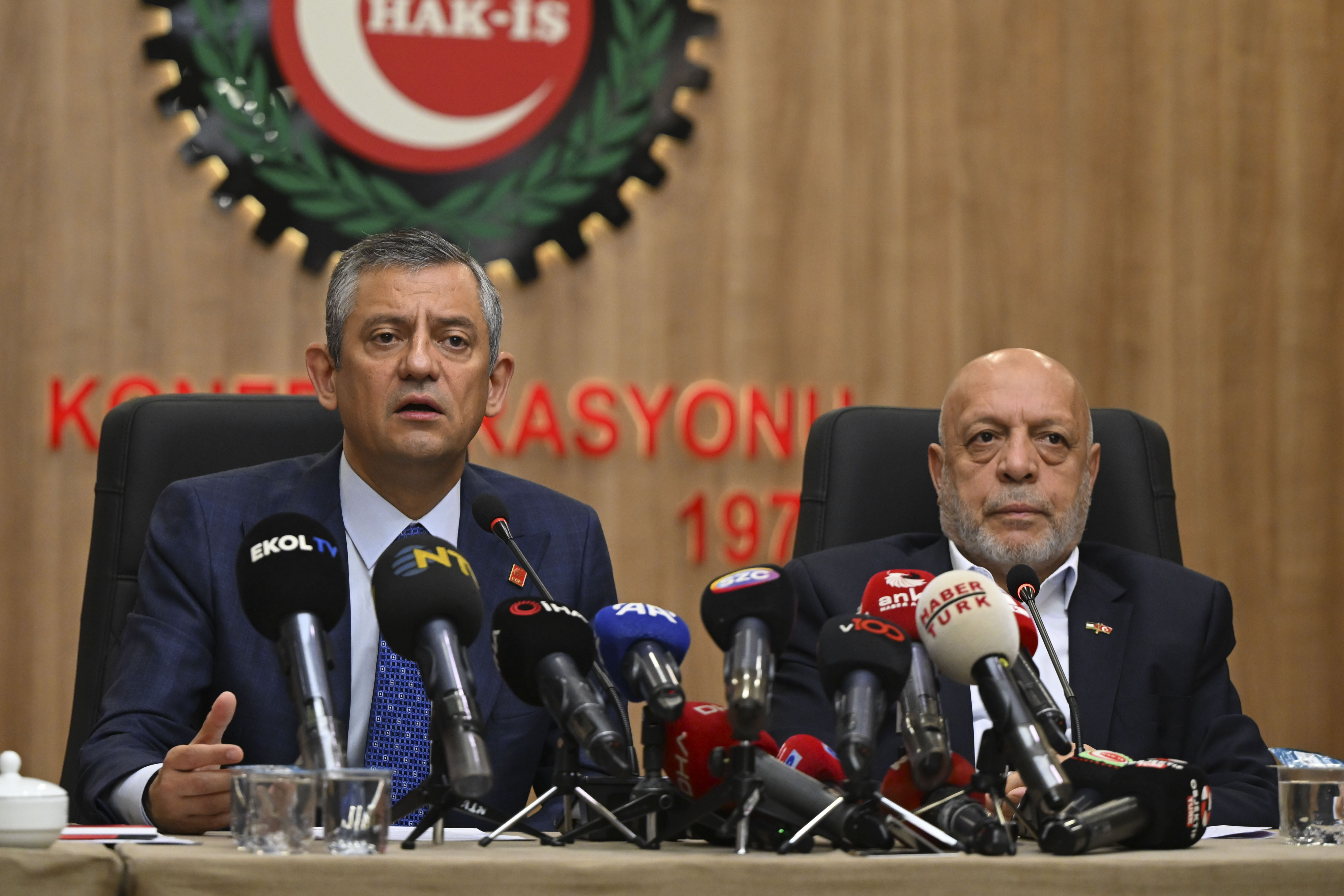 Asgari ücrete ara zam maratonu şimdiden başladı! CHP lideri Özel son 6 aya dikkat çekti, uyardı - 1. Resim