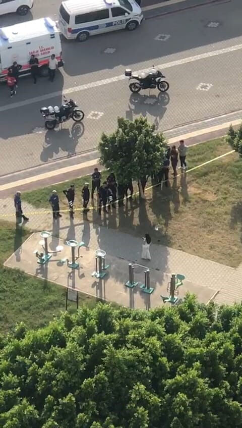 Erkek arkadaşının reddettiği İnci öğretmen kendini vurdu! Dehşet kamerada... Erkek arkadaşının reddettiği İnci öğretmen kendini vurdu! Dehşet kamerada... - 3. Resim