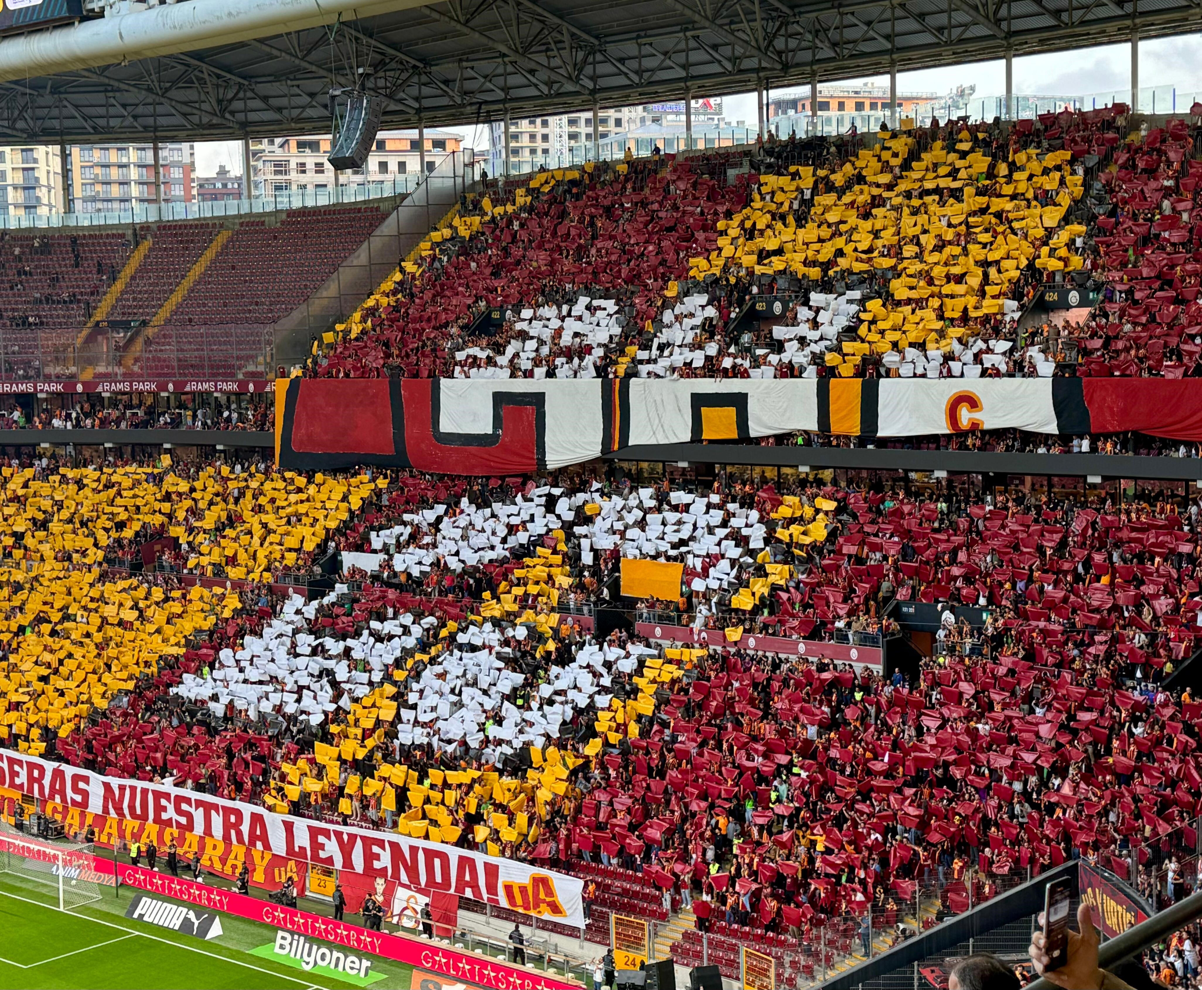 Galatasaray'dan 5. yıldız temalı koreografi! - 1. Resim