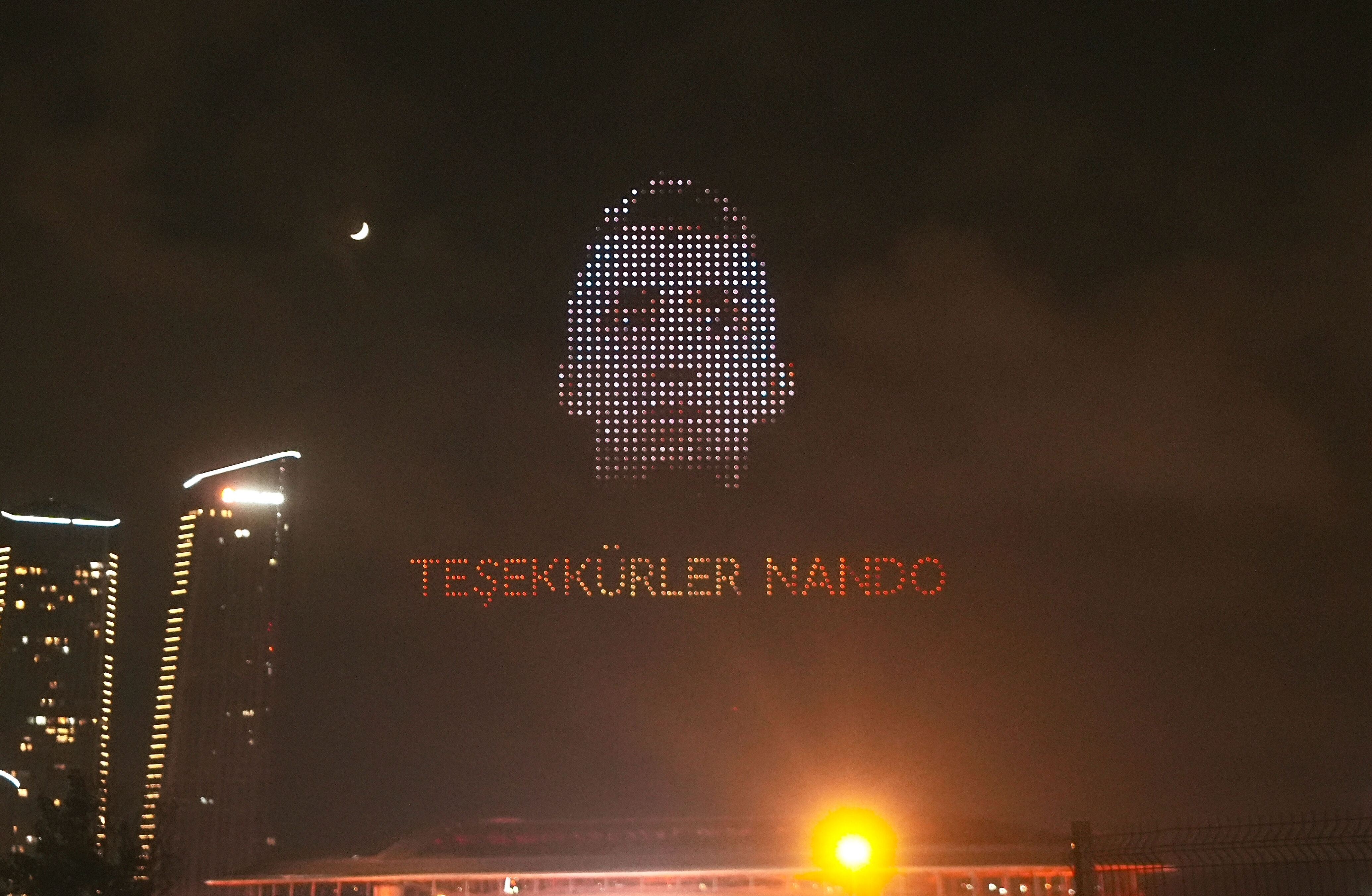 Galatasaray'dan Muslera ve Mertens'e veda: RAMS Park'ta drone şovlu teşekkür - 3. Resim