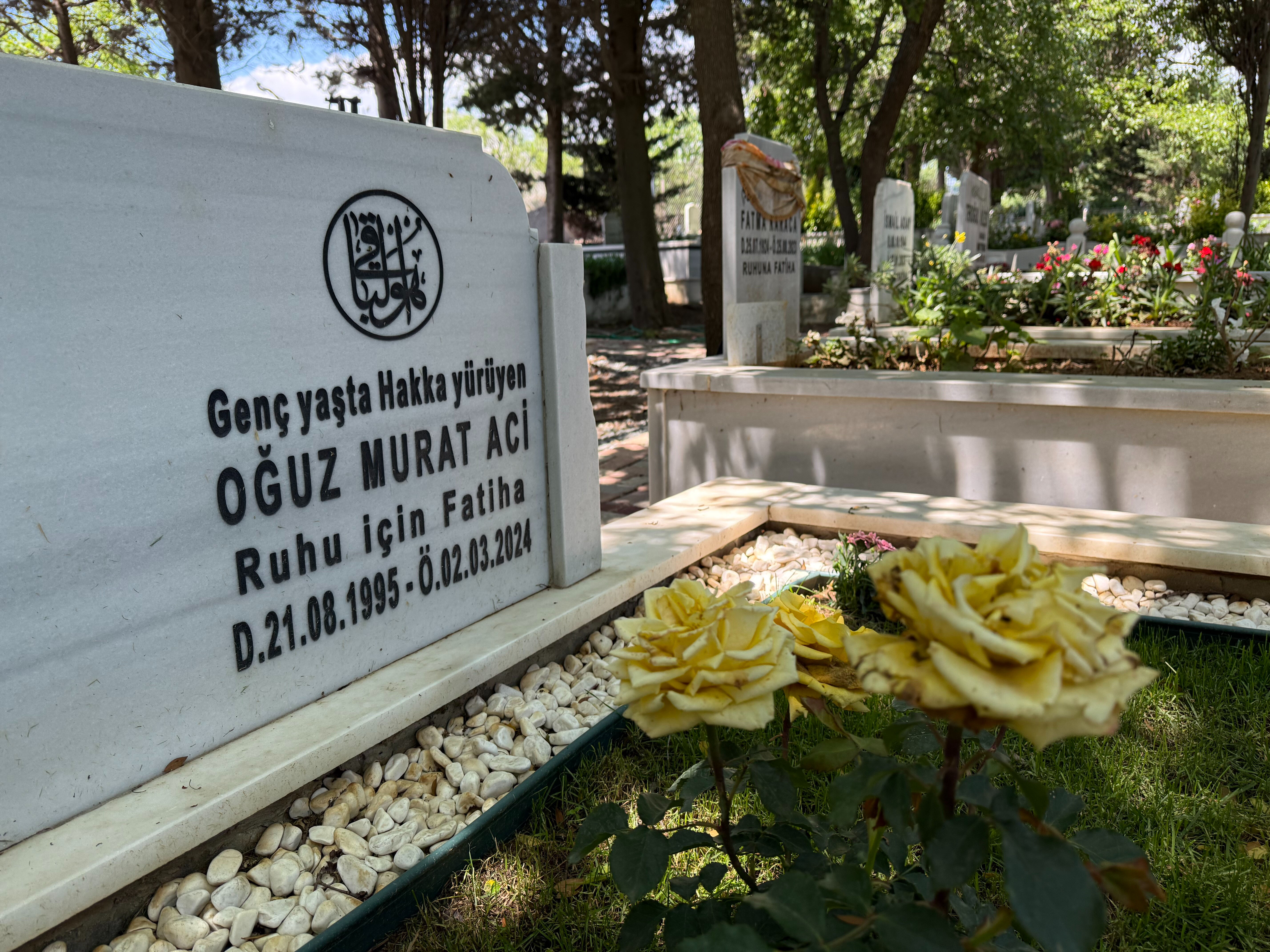 Gelinlerini dava ettiler: Oğuz Murat Aci'nin acılı annesinden zehir zemberek sözler!  Gelinlerini dava ettiler: Oğuz Murat Aci'nin acılı annesinden zehir zemberek sözler!