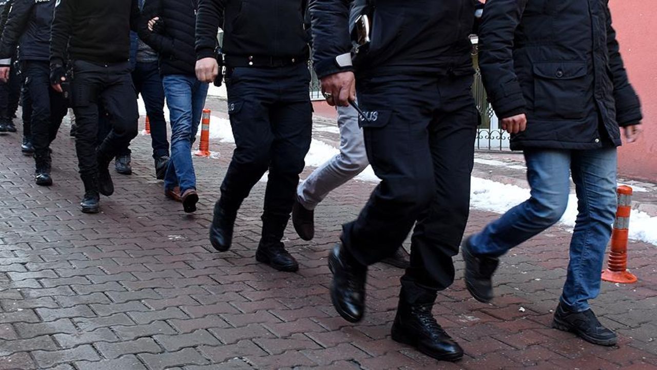 İstanbul Emniyet Müdürlüğü düğmeye bastı! 873 kişi gözaltına alındı İstanbul Emniyet Müdürlüğü düğmeye bastı! 873 kişi gözaltına alındı