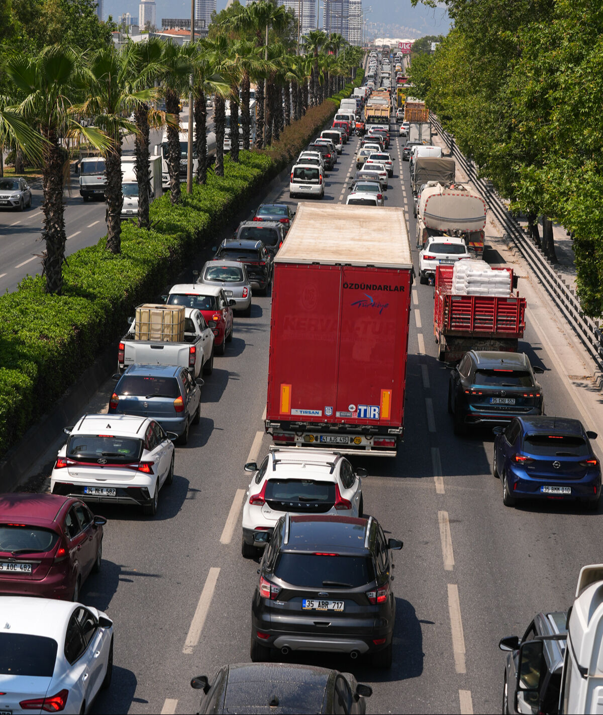 İzmir'de grev ikinci gününde! Binlerce belediye işçisinden yürüyüş: Hizmetler aksıyor - 5. Resim