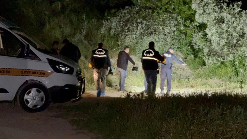 Trafik kazası ihbarına gittiler cinayet çıktı! Kız arkadaşı gözlerinin önünde... Trafik kazası ihbarına gittiler cinayet çıktı! Kız arkadaşı gözlerinin önünde... - 1. Resim