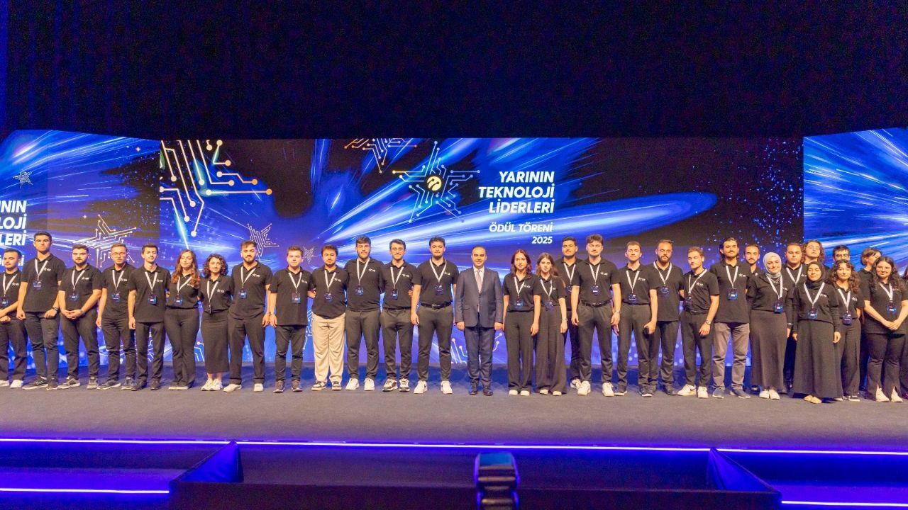 Yarının Teknoloji Liderleri’ne toplam 2 milyon 350 bin TL ödül! Turkcell’in ‘Yarının Teknoloji Liderleri’ yarışmasında kazananlar belli oldu Yarının Teknoloji Liderleri’ne toplam 2 milyon 350 bin TL ödül! Turkcell’in ‘Yarının Teknoloji Liderleri’ yarışmasında kazananlar belli oldu