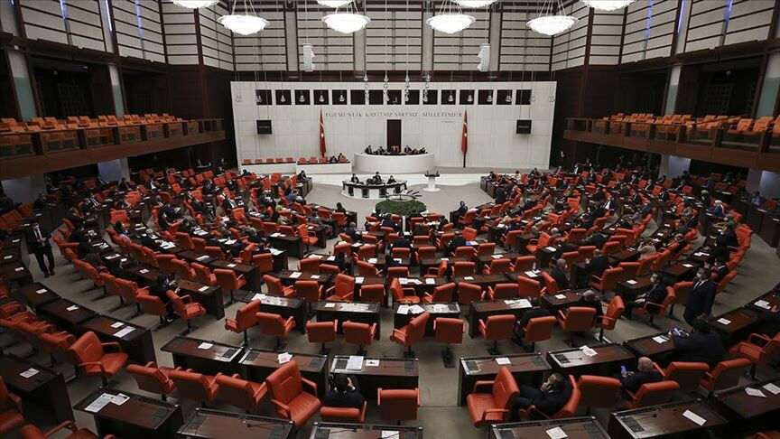 20 bin mahkûm düzenlemeyi bekliyor... Yargı paketi komisyonda 10. Yargı Paketi görüşmelerini gerçekleştirecek TBMM Adalet Komisyonu toplandı - 1. Resim