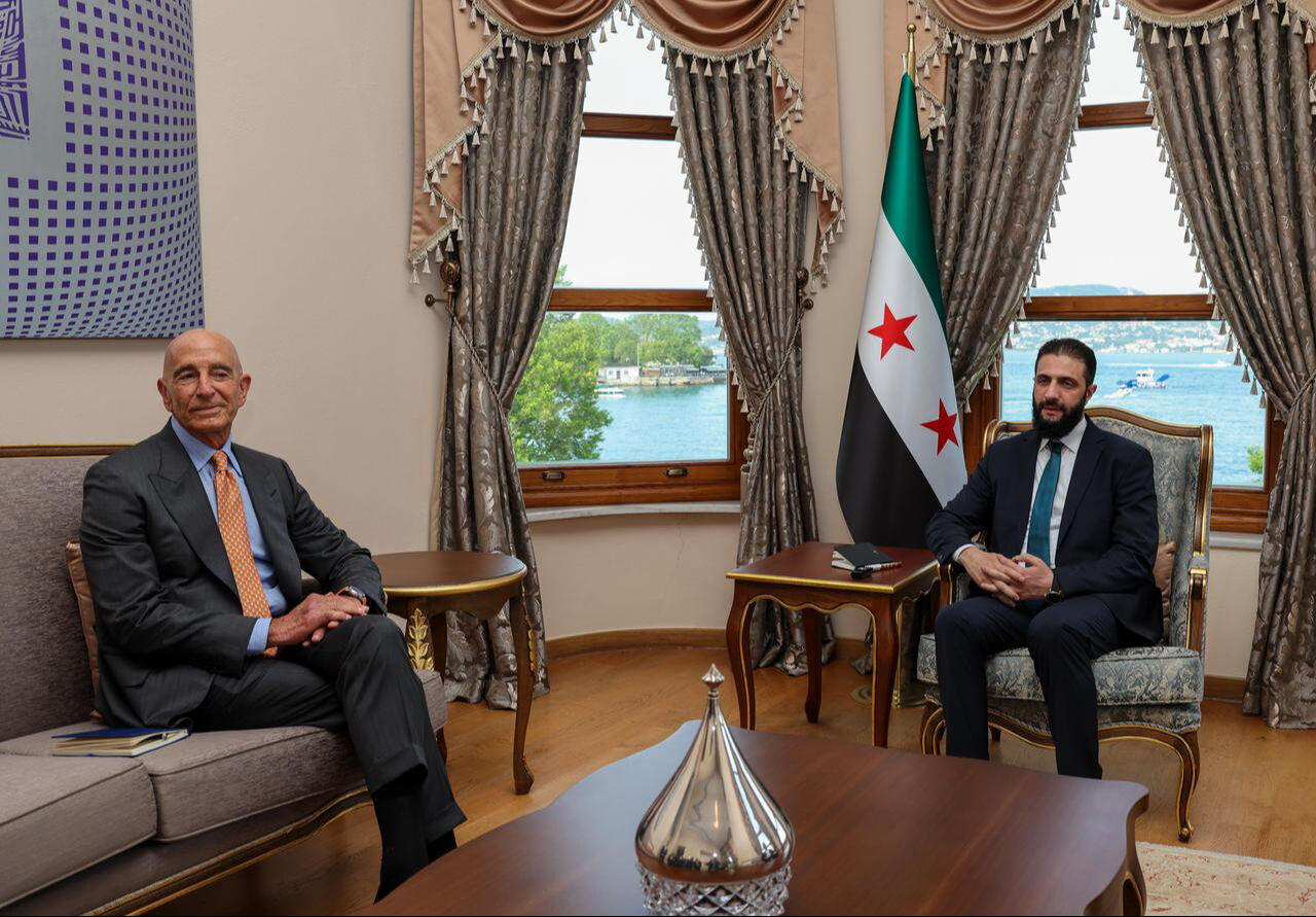 ABD Büyükelçisi Barrack, Türkiye Today analizini paylaştı! Trump Doktrini Suriye’de kök salıyor Suriye Cumhurbaşkanı Şara ile ABD'nin Ankara Büyükelçisi ve Suriye Özel Temsilcisi Barrack, İstanbul'da bir araya geldi.