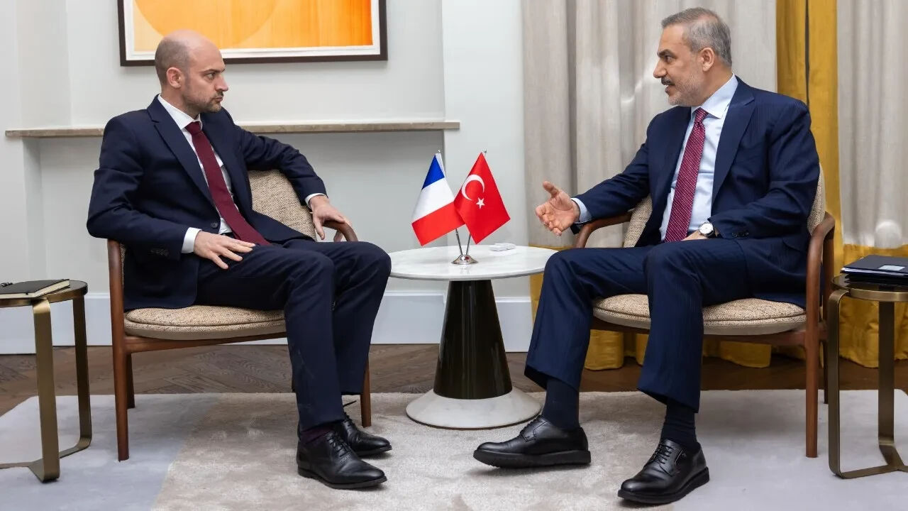 Bakan Fidan Fransız mevkidaşı ile bir araya geldi! Gündem Suriye ve Ukrayna Bakan Fidan Fransız mevkidaşı ile bir araya geldi! Gündem Suriye ve Ukrayna - 1. Resim