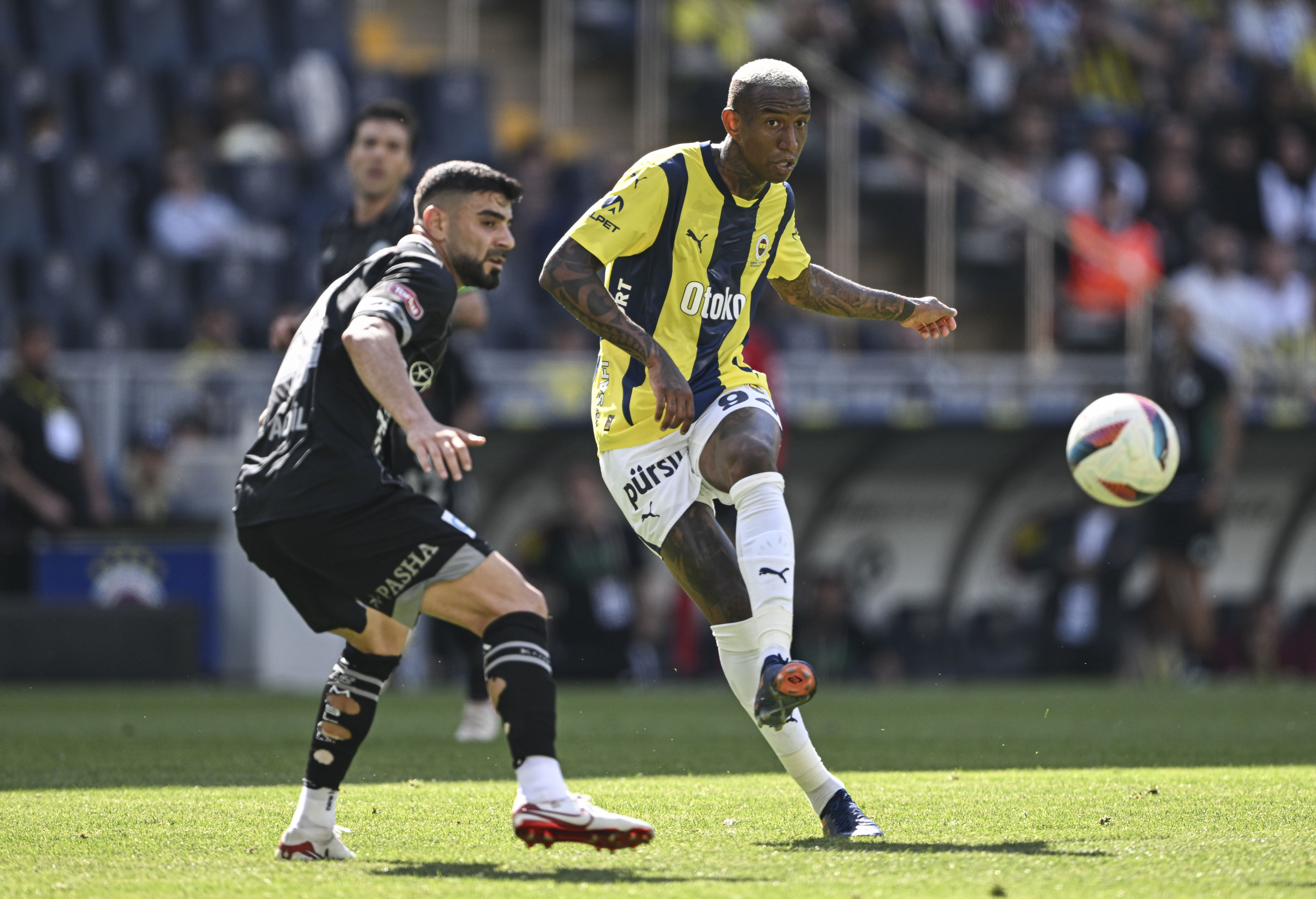 Fenerbahçe sezonu galibiyetle kapattı! Konyaspor karşısında geriden geldi Fenerbahçe sezonu galibiyetle kapattı! Konyaspor karşısında geriden geldi - 2. Resim