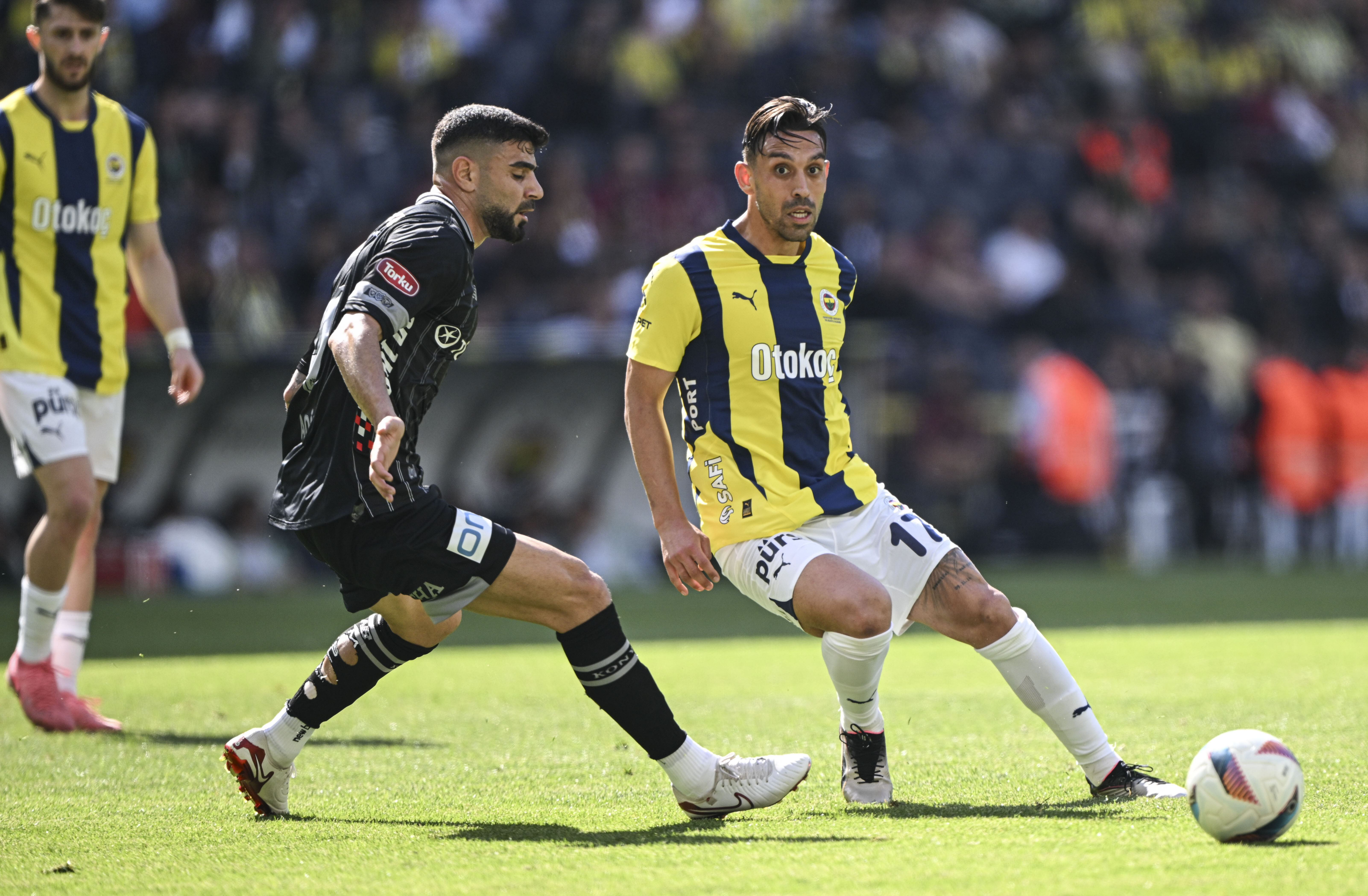 Fenerbahçe sezonu galibiyetle kapattı! Konyaspor karşısında geriden geldi Fenerbahçe sezonu galibiyetle kapattı! Konyaspor karşısında geriden geldi - 3. Resim