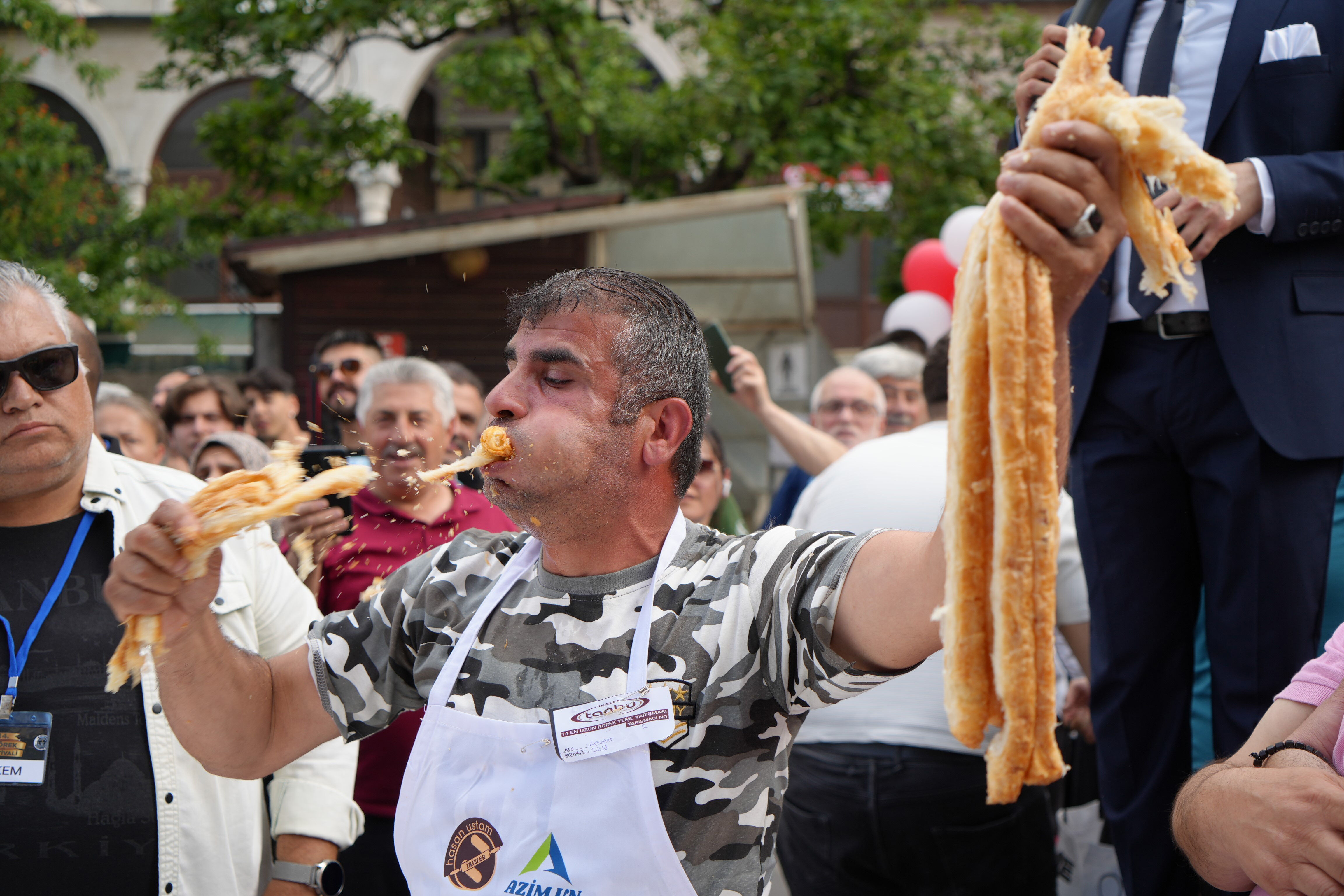 Günlerce aç kaldılar, yediklerinde bayılacaklardı...Her şey 10 gram altın içindi! VAR'a bile gidildi - 1. Resim