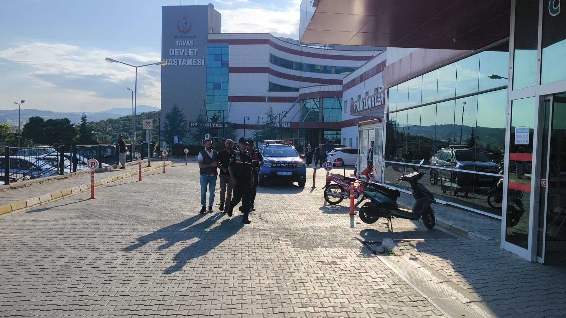 Her gün işe gider gibi hırsızlığa gitti! Tam 20 milyonluk vurgun yaptı - 1. Resim