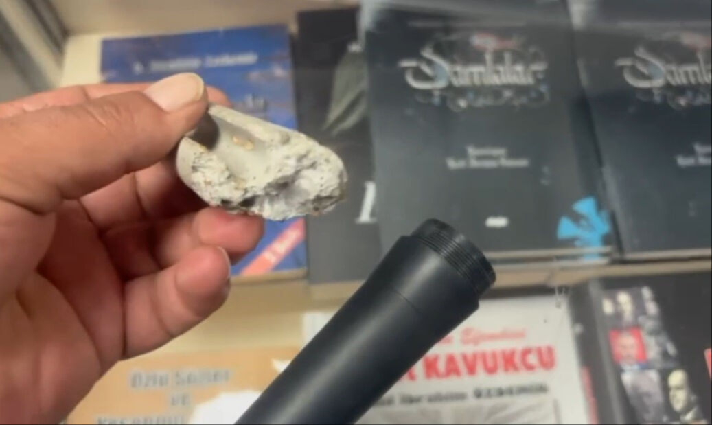 İnternetten mikrofon aldı, paketten çıkanlar hayatının şokunu yaşattı İnternetten mikrofon aldı, paketten çıkanlar hayatının şokunu yaşattı - 1. Resim