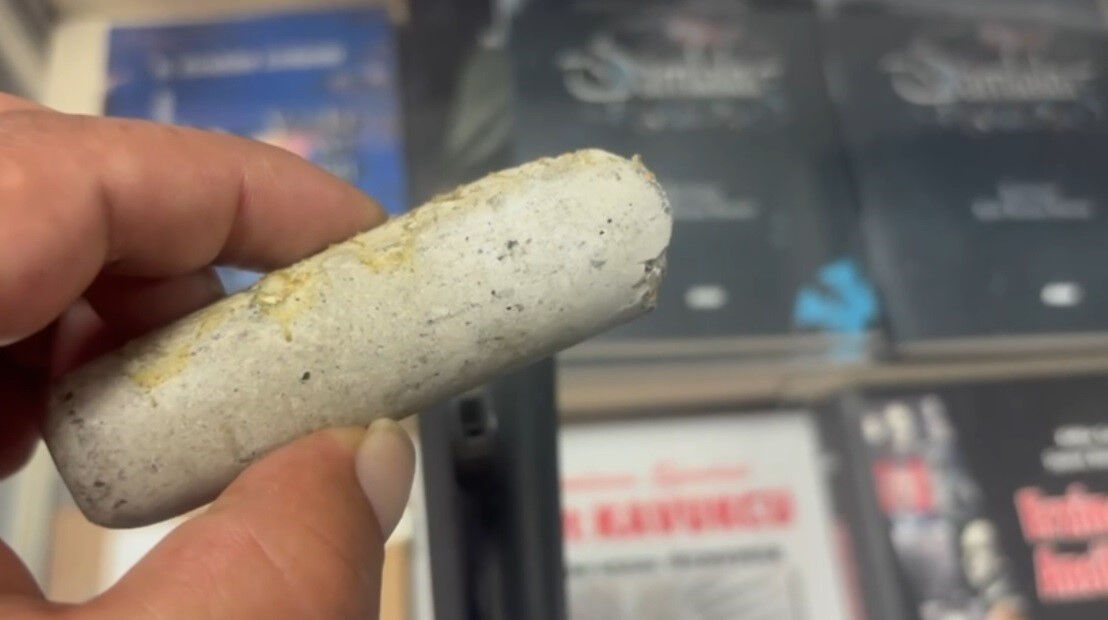 İnternetten mikrofon aldı, paketten çıkanlar hayatının şokunu yaşattı İnternetten mikrofon aldı, paketten çıkanlar hayatının şokunu yaşattı - 2. Resim