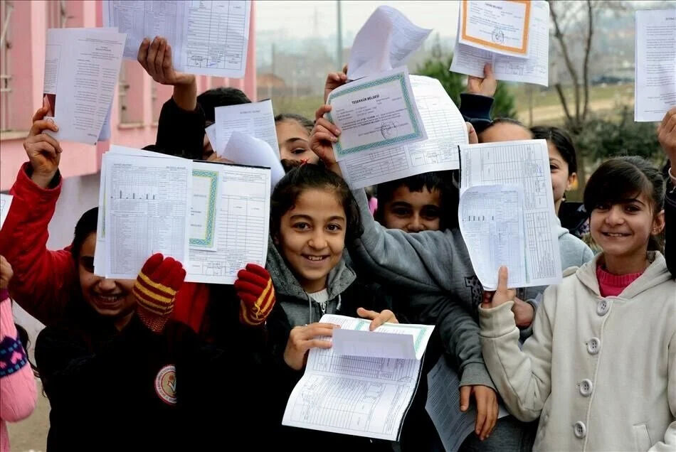 Karne günü ne zaman, saat kaçta karneler dağıtılacak? 2025 yaz tatili ve karne tarihi heyecanla bekleniyor! - 2. Resim