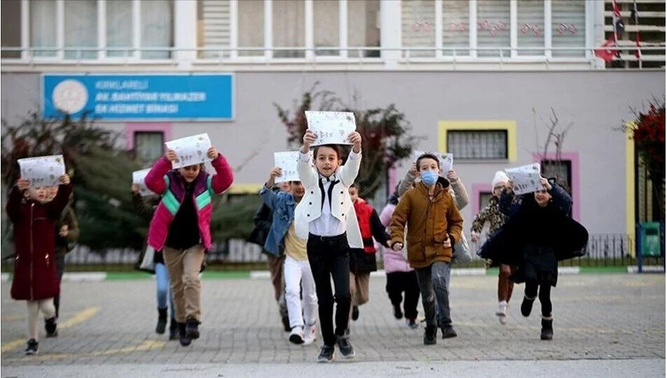 Karne günü ne zaman, saat kaçta karneler dağıtılacak? 2025 yaz tatili ve karne tarihi heyecanla bekleniyor! - 1. Resim