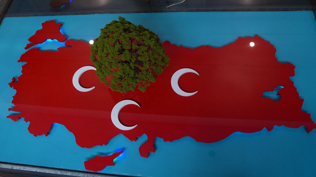 Öğrencilerden Devlet Bahçeli'ye anlamlı hediye! Gören bir daha bakıyor - 2. Resim