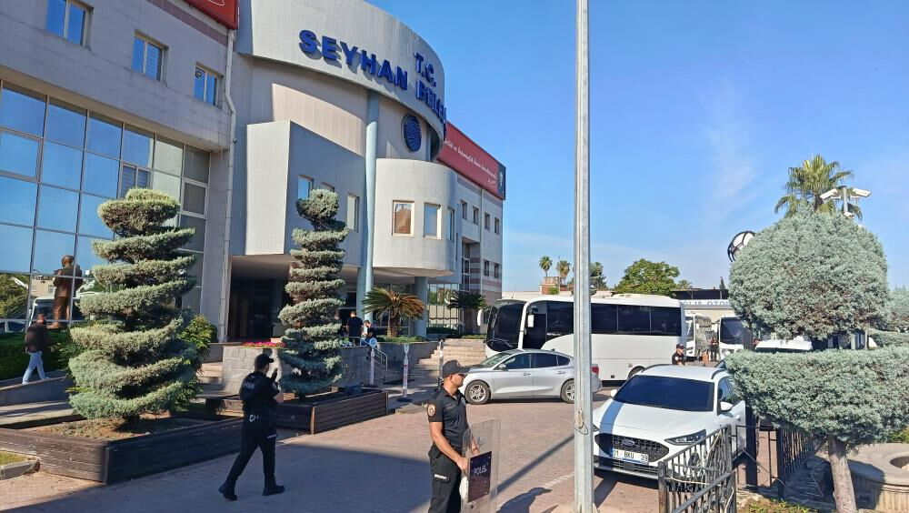 Seyhan ve Ceyhan belediyelerine operasyon: 27 gözaltı kararı Seyhan ve Ceyhan belediyelerine operasyon: 27 gözaltı kararı - 1. Resim