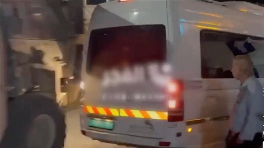 Siyonist ordusu hac yolcularını taşıyan minibüse kasten çarptı! - 1. Resim