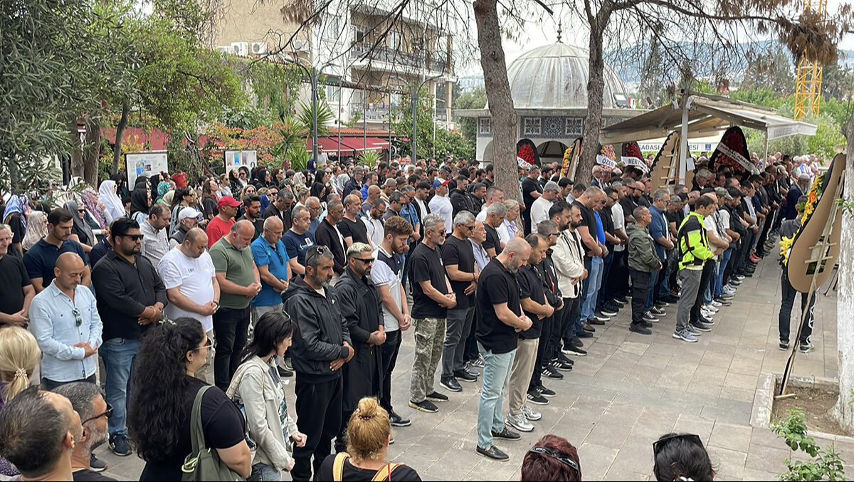 Ünlü şarkıcıya en acı veda! Şimal'in cenazesi Kuşadası'nda defnedildi - 4. Resim