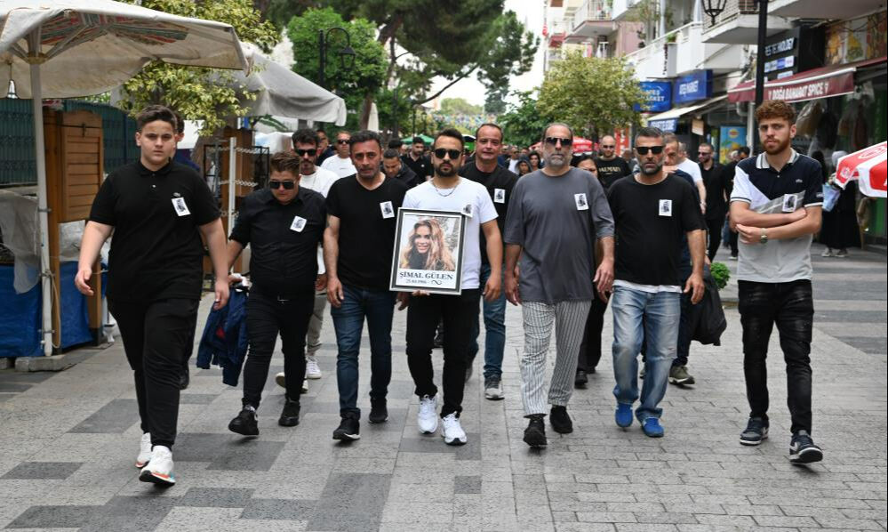 Ünlü şarkıcıya en acı veda! Şimal'in cenazesi Kuşadası'nda defnedildi - 4. Resim